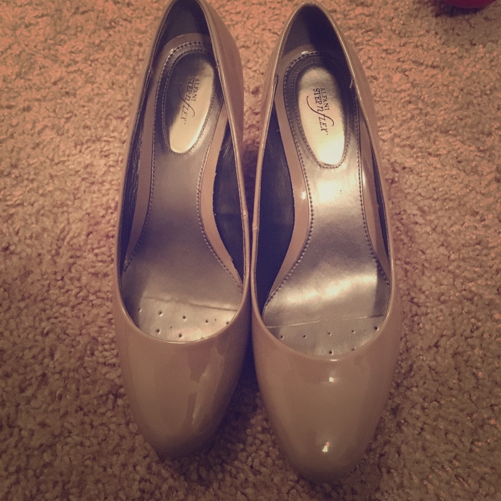 Nude wedges